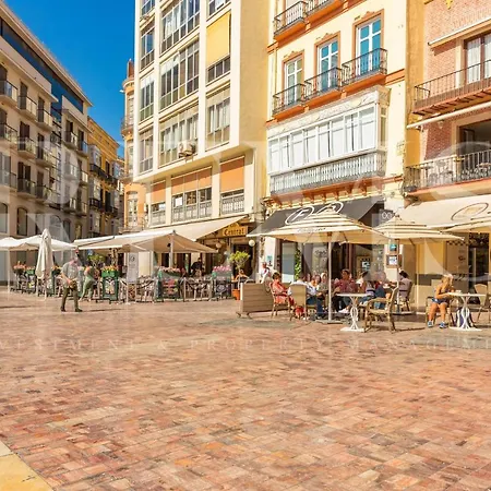And Spacious With Parking On-site Apartment *
