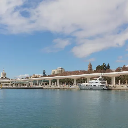 Apartment And Spacious With Parking On-site Malaga