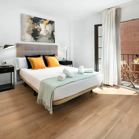 And Spacious With Parking On-site Apartment