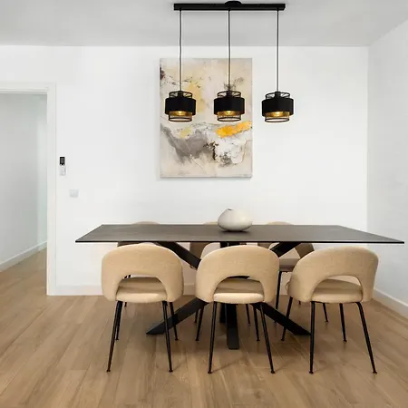 And Spacious With Parking On-site * Malaga
