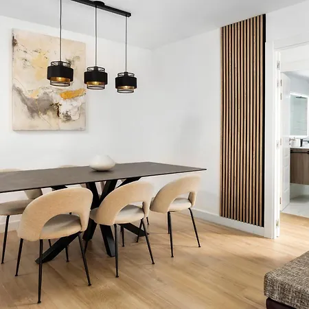 And Spacious With Parking On-site * Malaga