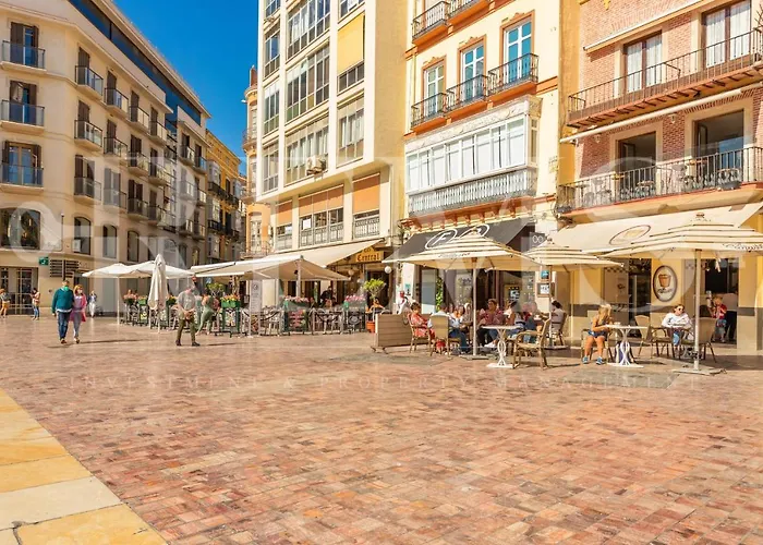 And Spacious With Parking On-site Apartment *