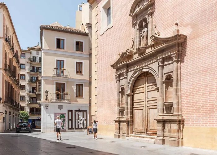 And Spacious With Parking On-site * Malaga