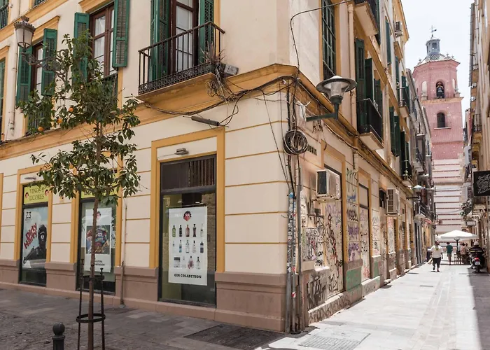 And Spacious With Parking On-site Apartment *