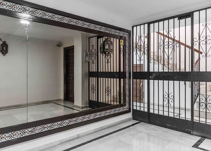Apartment And Spacious With Parking On-site Malaga