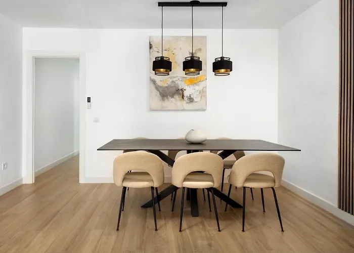 And Spacious With Parking On-site * Malaga
