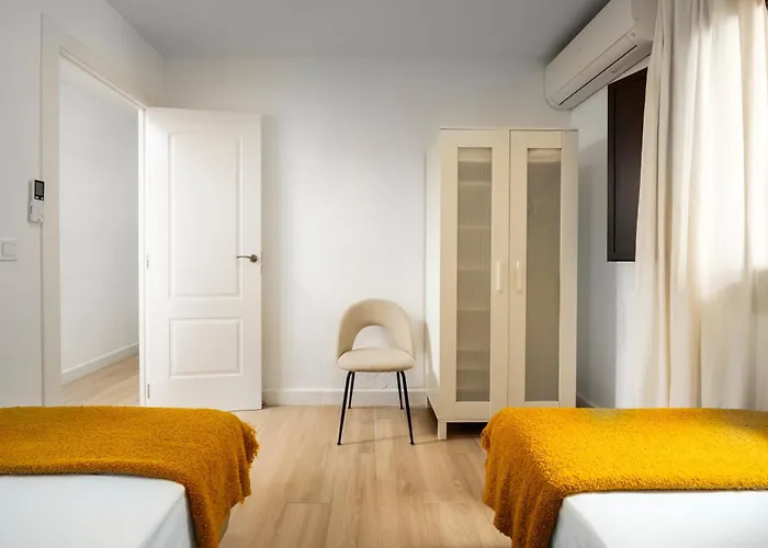 And Spacious With Parking On-site Apartment *