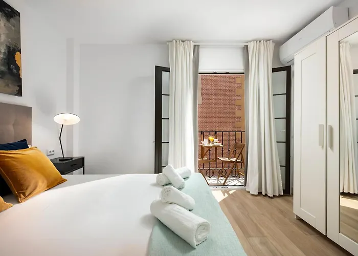 Apartment And Spacious With Parking On-site Malaga